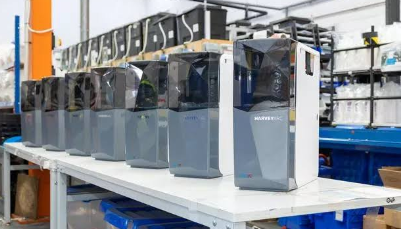 Verschillende waterontharders op een werkbank